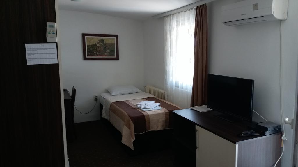 Gros Hotel - Leskovac Leskovac  Exteriör bild