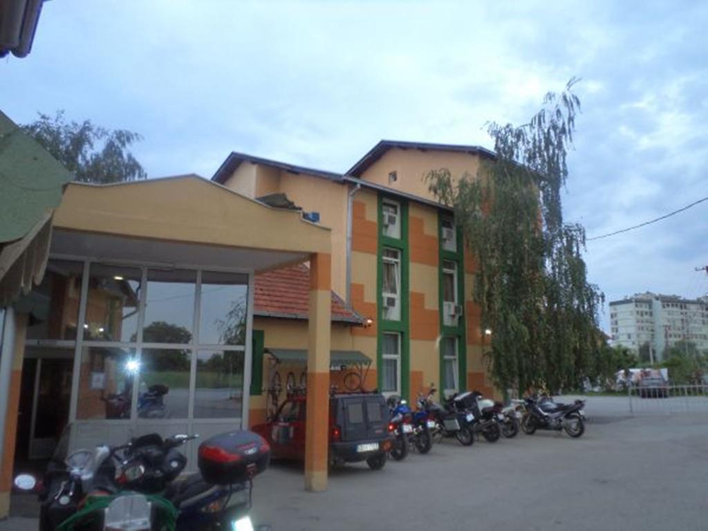 Gros Hotel - Leskovac Leskovac  Exteriör bild